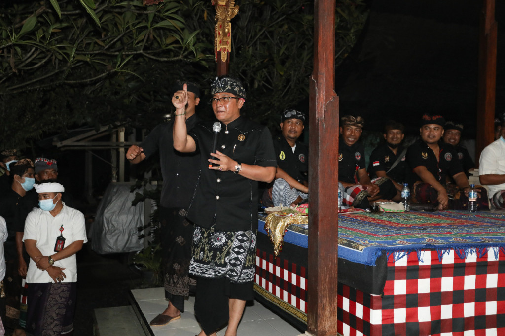 Bupati Giri Prasta Hadiri Pelantikan Pengurus Jagabaya Dulang Mangap